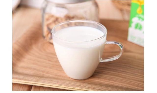 孩子天天喝牛奶,怎么还是不见长高?这三种"假奶"别再喝了!