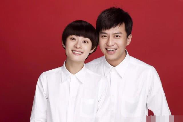 有种"搞特殊"叫吴京谢楠的结婚照,别家红底白衫,就他俩例外
