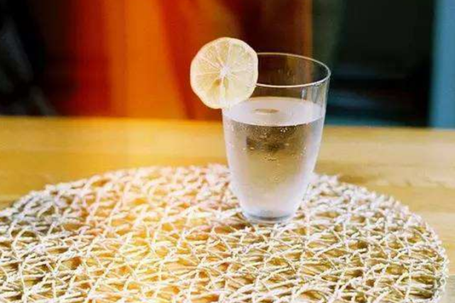 心理测试:当你很渴的时候,你会选择喝哪杯水,测出你