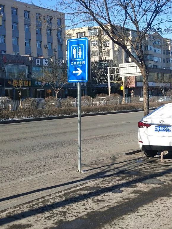 在大同谁说公共厕所遍布整个古城,但是在三急之时没有个显著标识真是