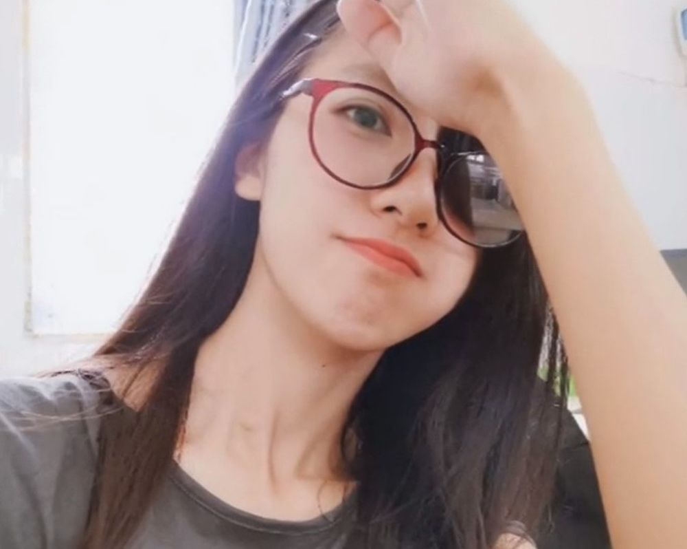广东最美独眼女孩:没什么大不了,因为一只眼也能做得很好