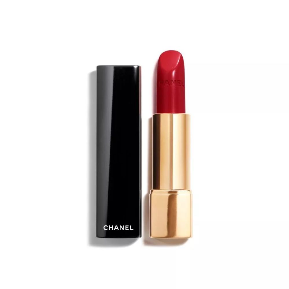 dior #999口红最初诞生于1955年,红色的灵感来自迪奥时尚秀红色系的