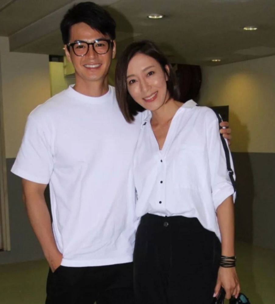 两夫妻无论多少年感情都好,相敬如宾非常重要, 罗仲谦为了给杨怡找回