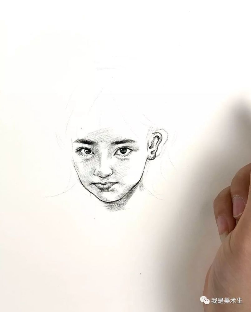 教你画速写戴帽子女孩人像正面!