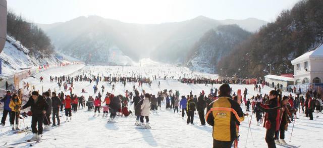 伏牛山滑雪度假乐园