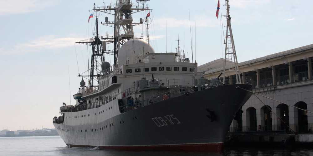 俄军侦察船抵近美国海岸把美方吓着了,出动宙斯盾舰全程陪同