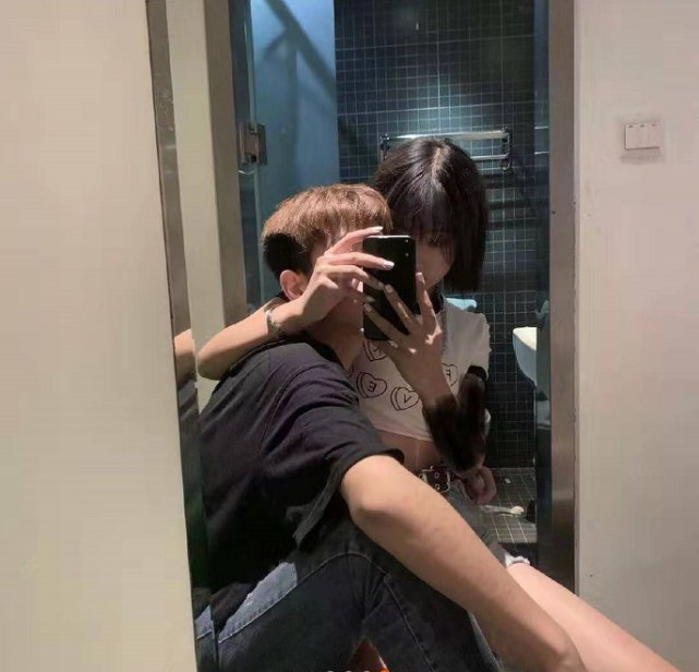 超in优质·治愈情侣头像:一个三分钟热度的人,唯独喜欢你坚持了好久