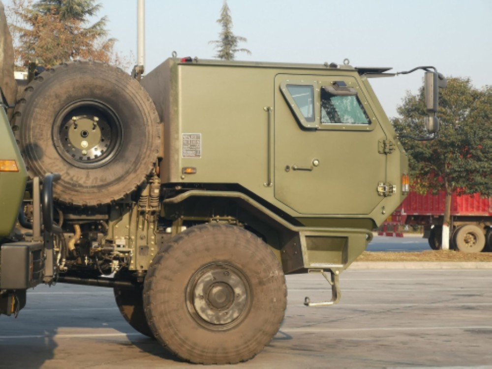 其实,我国不止这一款第三代通用军车,还有陕汽出品的sx2306(ctz191)