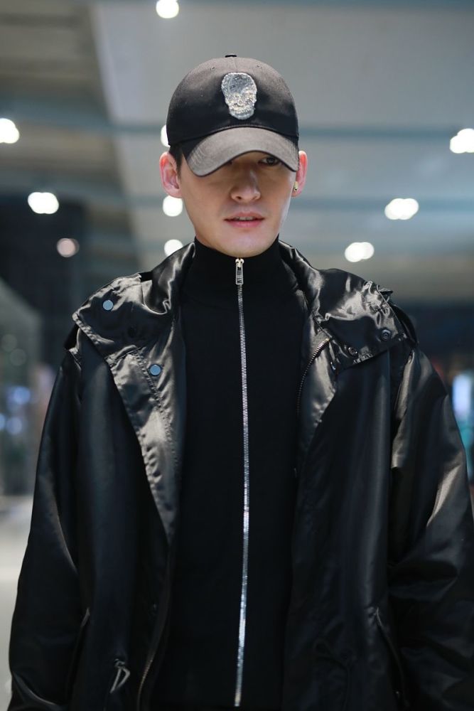 张翰穿的风衣_张翰穿军装照片