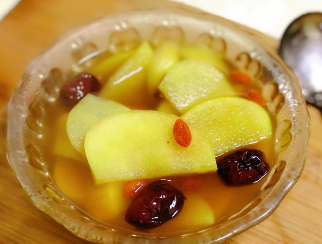 苹果和它一起煮,每天喝一碗,补水淡雀斑,口臭不来找,体重降2位数