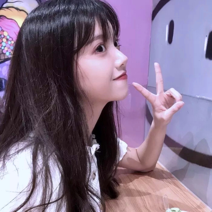 超火"个性"女生头像:异性间过于频繁的交流会有种恋爱