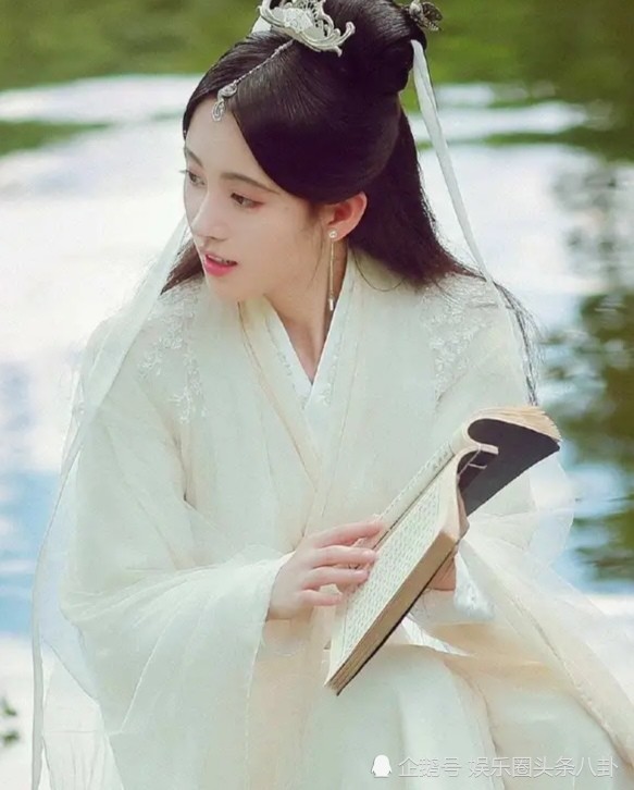 鞠婧祎饰演"赵灵儿"是什么效果?当白衣古装照曝光后:看一眼就沦陷!