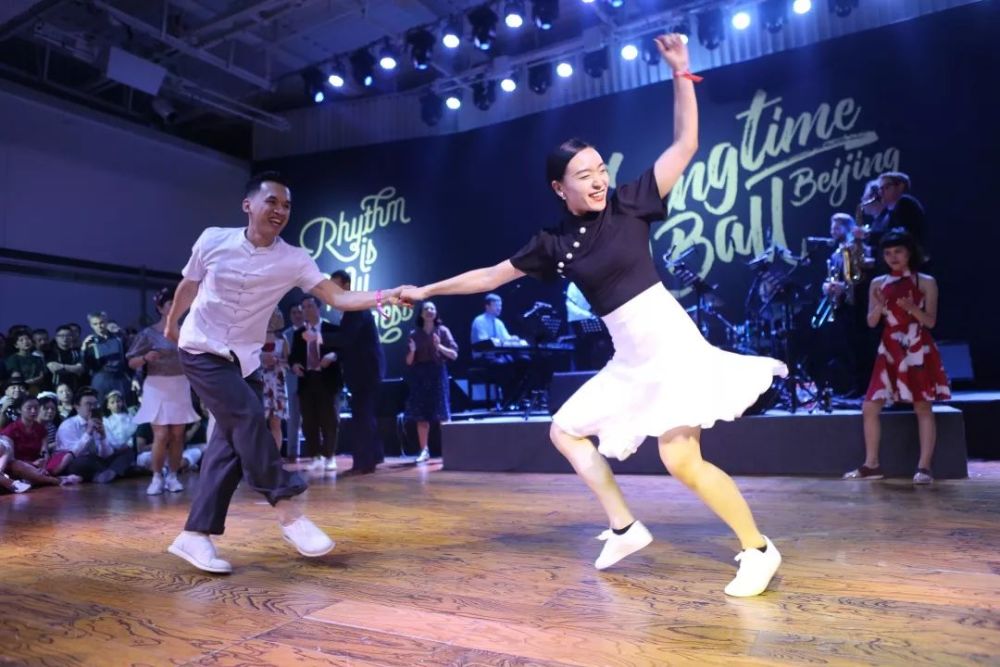 且在swing time ball 2019收获了newcomers 冠军,advanced strictly