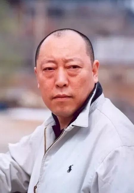 倪大红凭借着"高级面瘫脸"征服了所有的观众,就连张艺谋也曾评价他:"