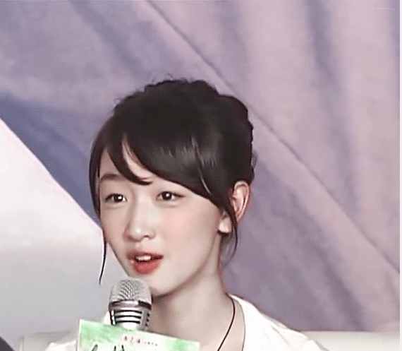 周冬雨17岁照片曝光过于清纯异常引网友赞叹不已