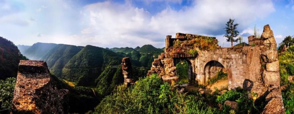 悬在绝壁上的"土司宫殿"一海龙屯