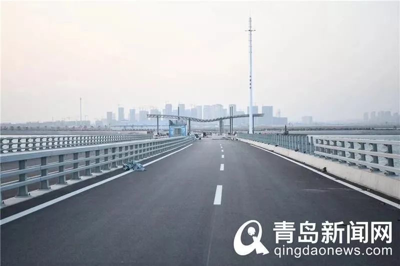 该工程起点位于胶州经济技术开发区生态大道,终点位于青岛海湾大桥大