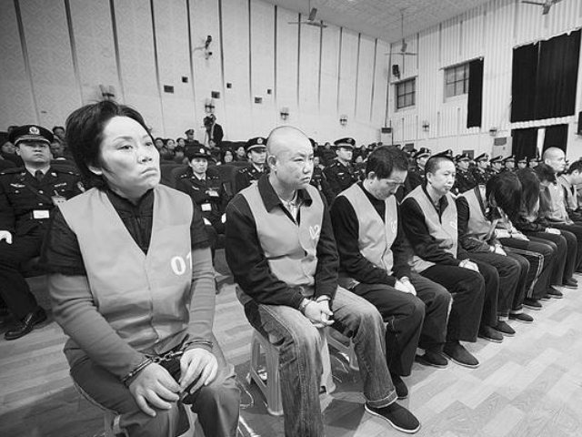 中国第一黑帮女老大,与16男子相交,被人戏称:夜夜新娘