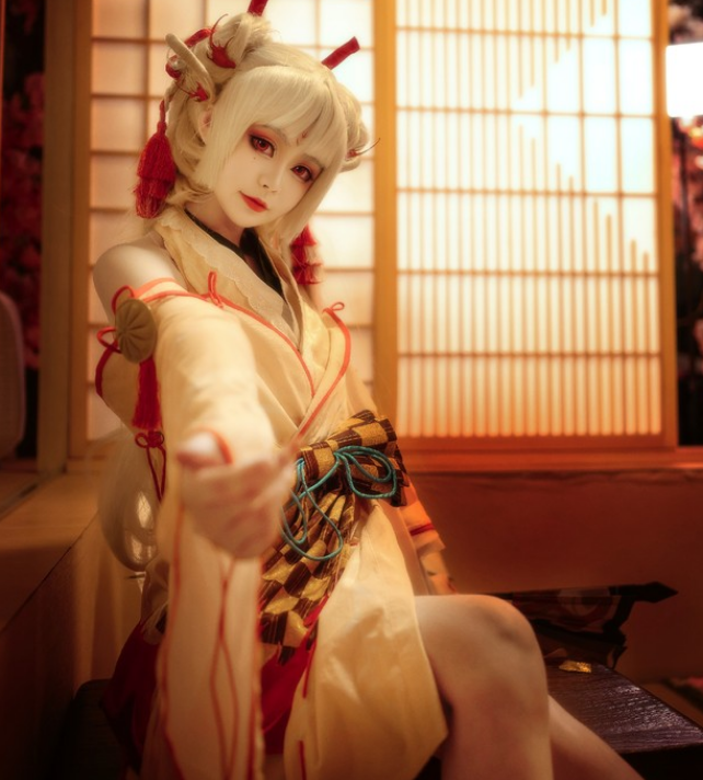 阴阳师不知火cosplay白色和服装扮的小姐姐优雅气质