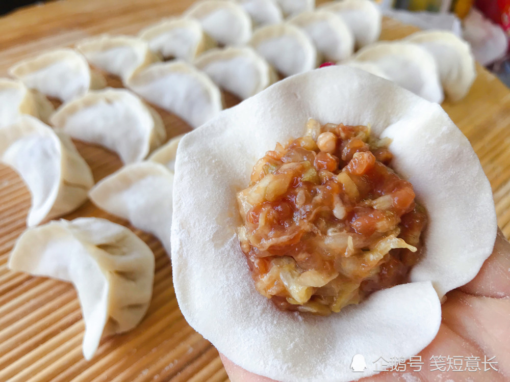 猪肉白菜饺子馅好吃有秘诀,掌握这一步,皮薄馅儿香,白菜不出汤儿!