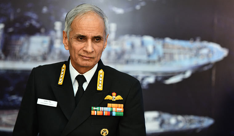 印度海军上将卡拉姆比尔·辛格是印度海军的"灰鹰"(现役海军飞行员中