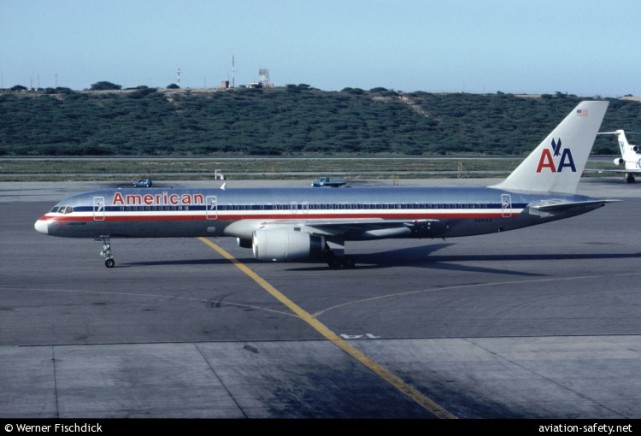美国航空公司一架波音757-223客机(2台rolls royce rb211-535e4b
