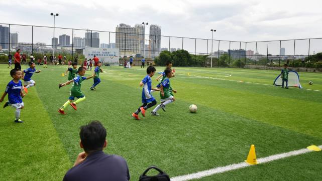 名记：中国足球的未来在于决心耐心和恒心 要让孩子真正享受乐趣