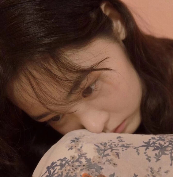 vip·超火·原宿风女生头像:有时候疏远不是讨厌,而是