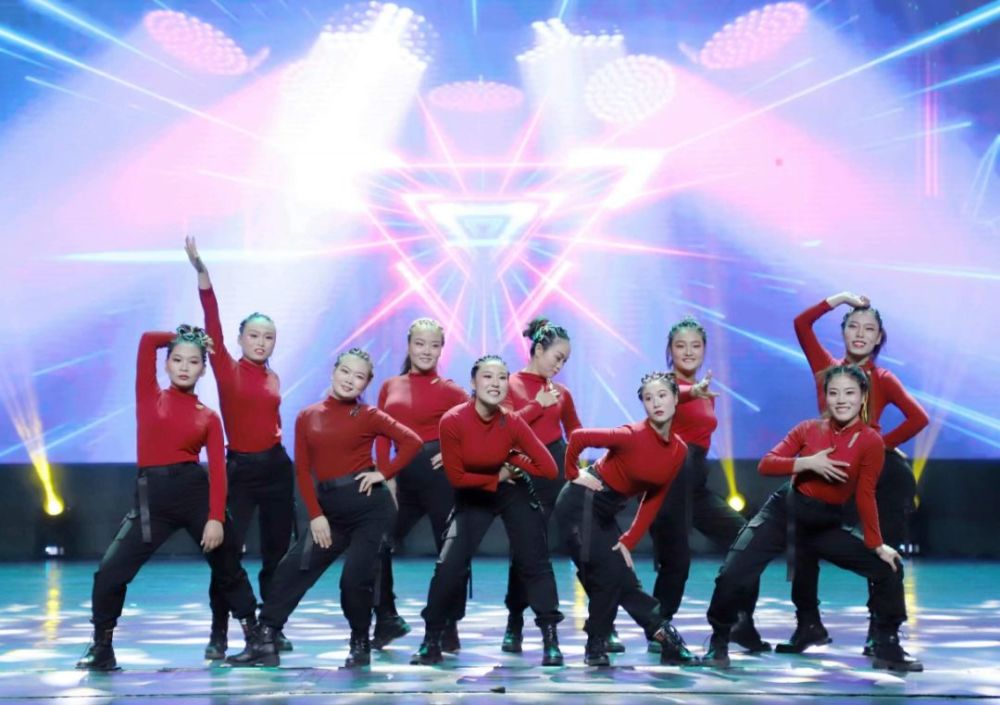 表演单位:济源弯弯拉丁舞学校