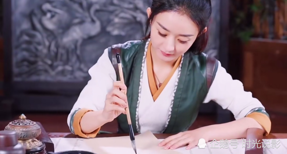 赵丽颖冬至送祝福秀书法,视频曝光,写得不好颖宝自己都害羞了