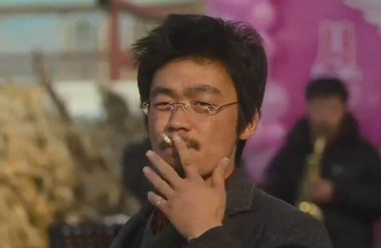 抽烟的最高境界,王宝强抽烟怪异自然,周润发的没5年烟