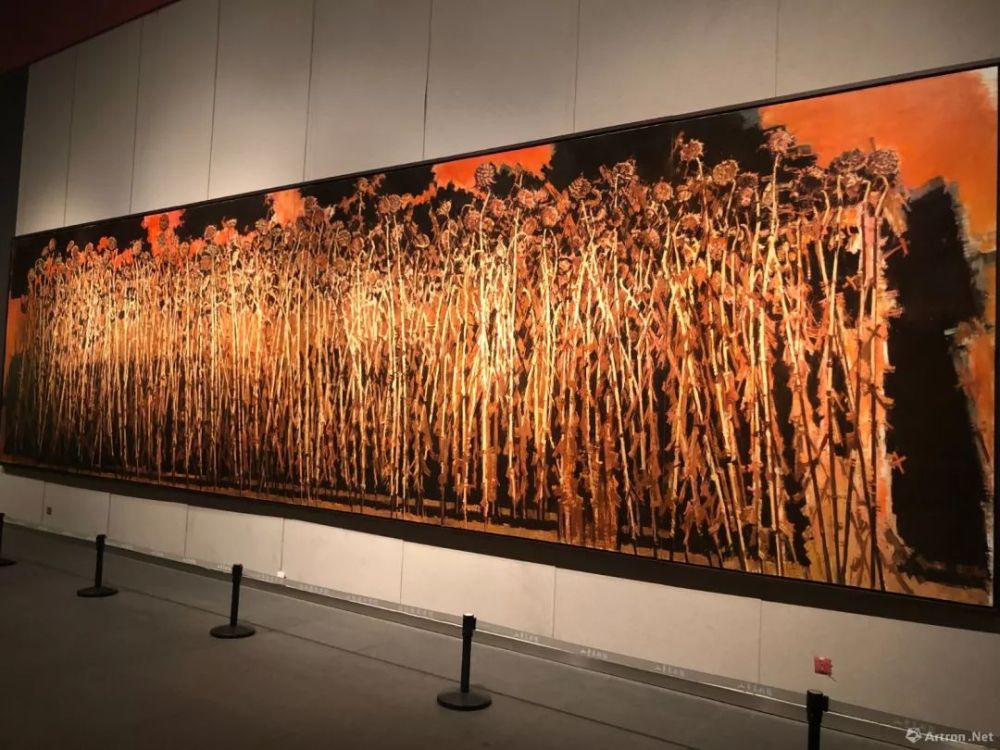 天地花 许江 布面油画 280x1080cm 2010 这些向日葵们聚集在一起,一