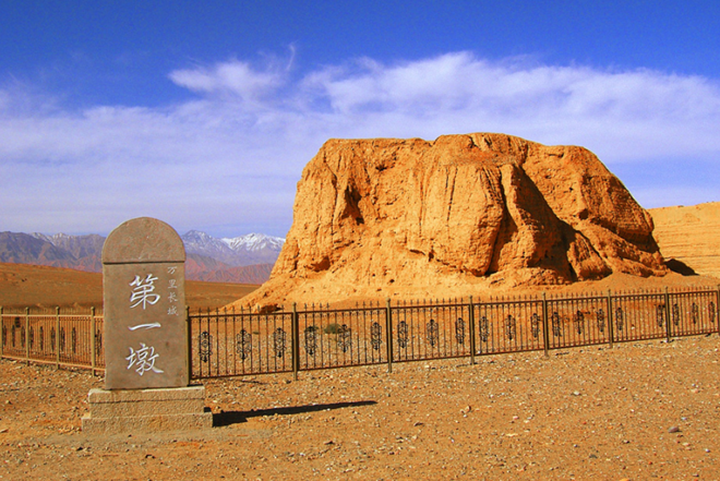 嘉峪关长城第一墩,导游:情报传回故宫仅需12时,网友:怎么做到的?