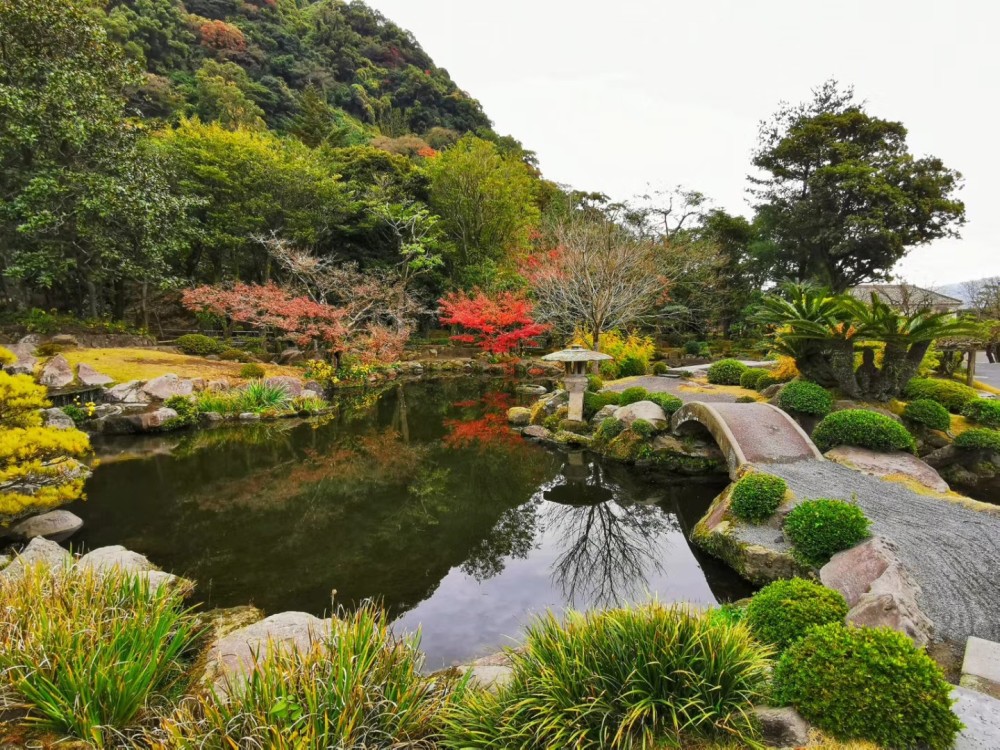 日本鹿儿岛仙岩园,初冬的红叶