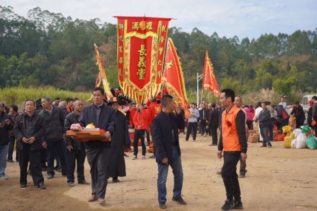 亲戚朋友八方来贺念我李氏望族先祖闲情游马发枝桃花风水宝地