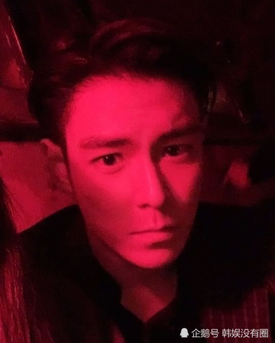 bigbang 成员 t.o.p 晒自拍公开近况,粉丝:雕刻美男帅