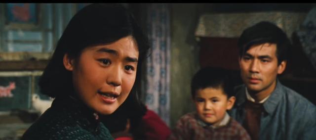 她是电影《牧马人》里的女主,时隔这么多年,现在活成了这样