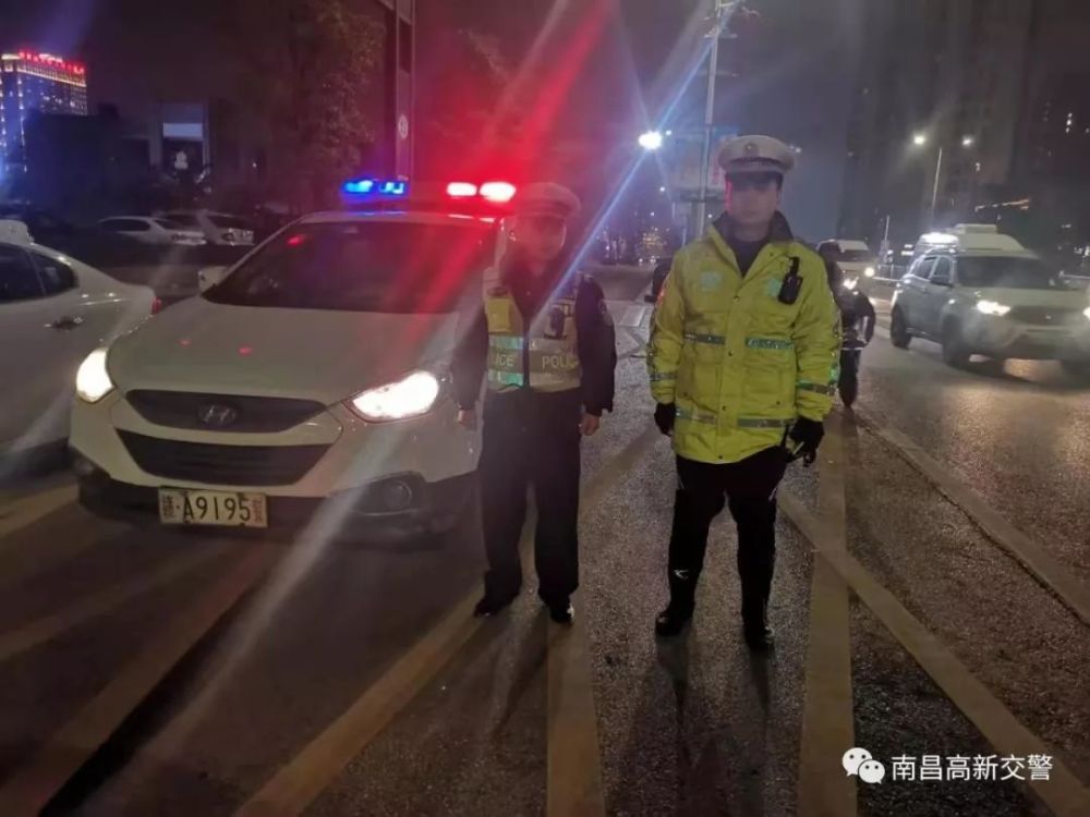 将安全有序,文明祥和的平安交通呈现给大家,高新交警大队全力以赴