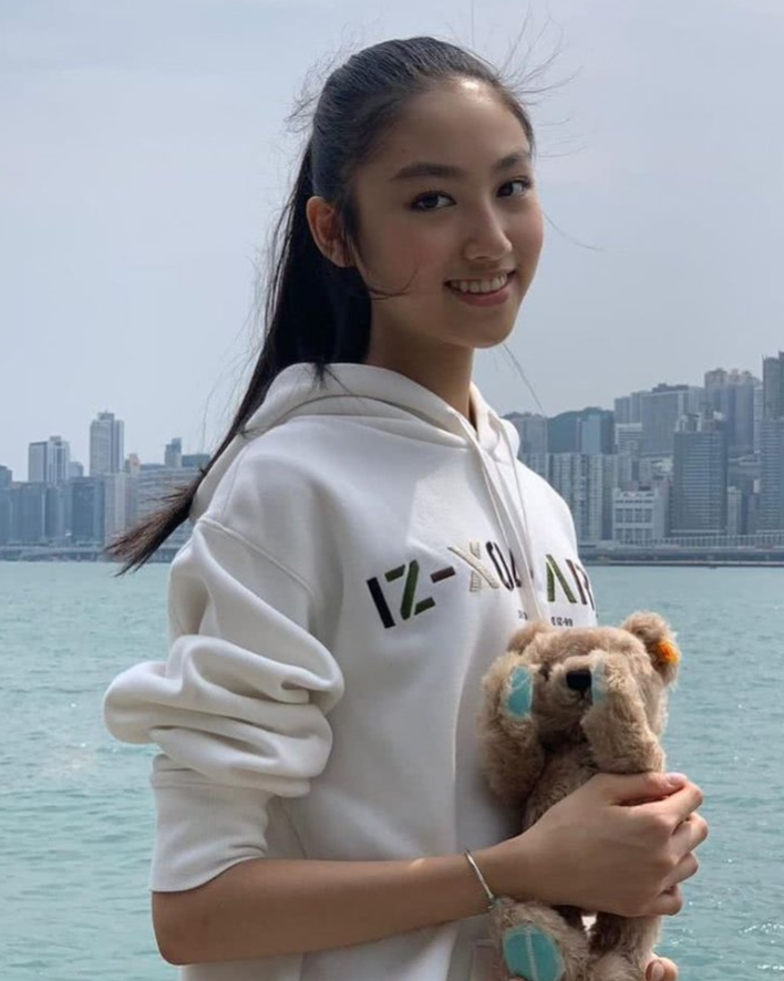 任达华女儿15岁成"最美",任晴佳超模身材身高达1米8,这长腿未来可期