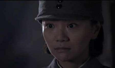 小雨在《雪豹》中的戏份其实并不是特别多,她是萧雅的表妹,对周卫国