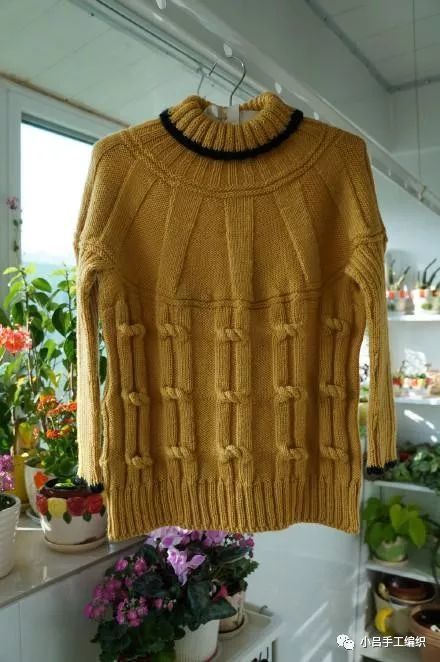 编织毛衣,我喜欢从上往下编织,这件家居毛衣也是采用这种方法——