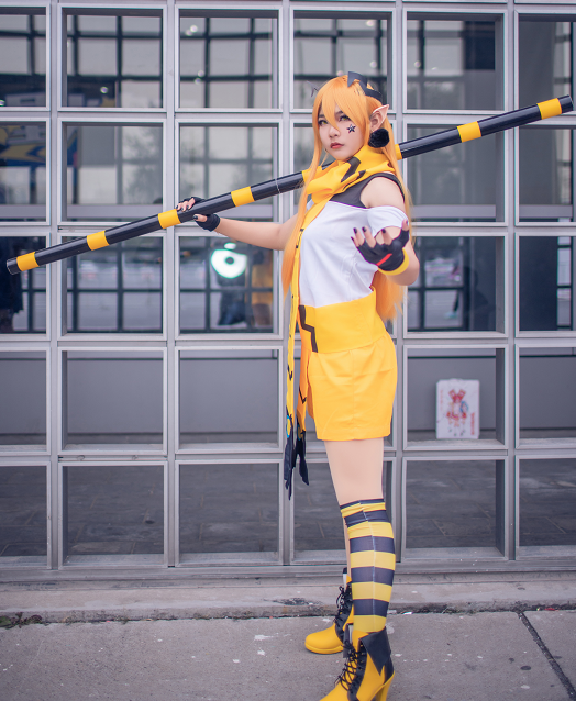 cosplay《凹凸世界》动漫角色嘉德罗斯,冷艳十足的持