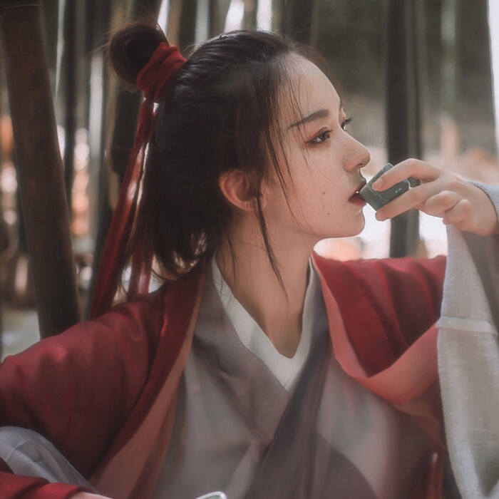 唯美·古风女生头像:深情不过百日,热情终归无情