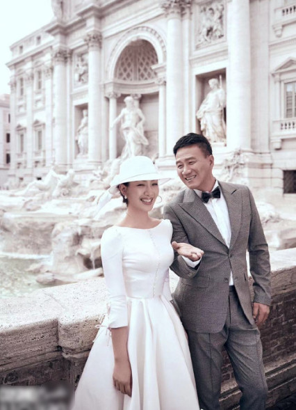 50岁婚纱照_50岁女人(3)