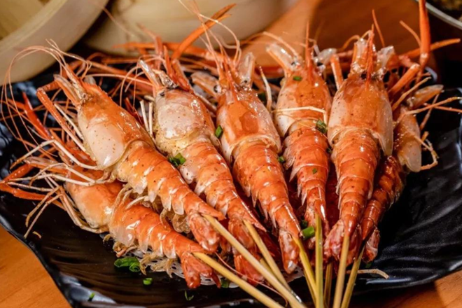 长度可达"1米"的大虾,在湄公河泛滥成灾,中国吃货却说