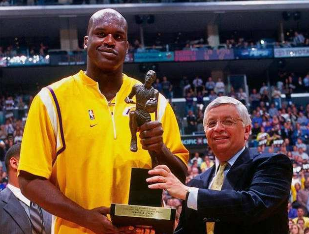 99年马龙是mvp,04年加内特是mvp,那中间几年mvp都是谁