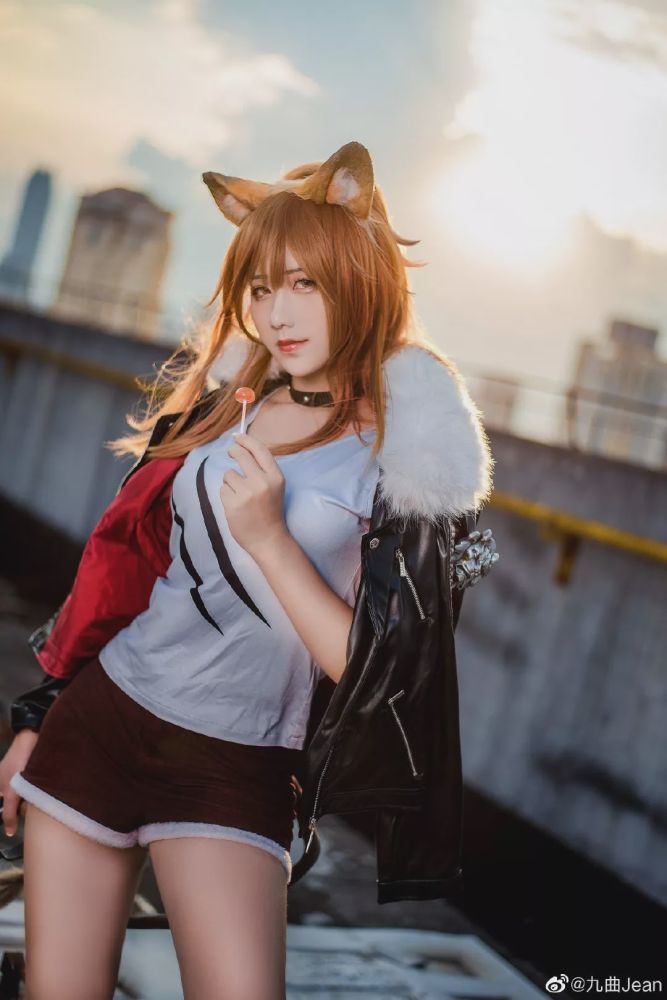 cosplay:《明日方舟》推进之主@九曲jean