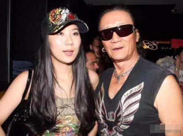原以为83岁谢贤要和第一任妻子"世纪"复合,没想到coco