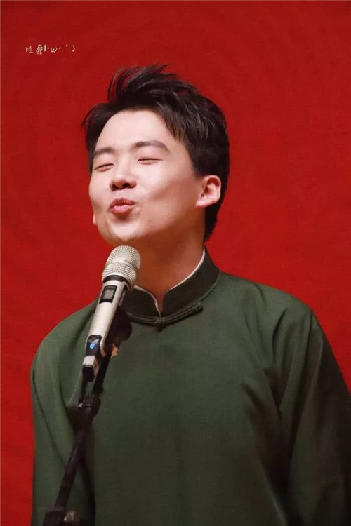 郭麒麟"大小姐"名头坐实?被女孩子喝趴下,倚在吴磊怀中超娇羞!