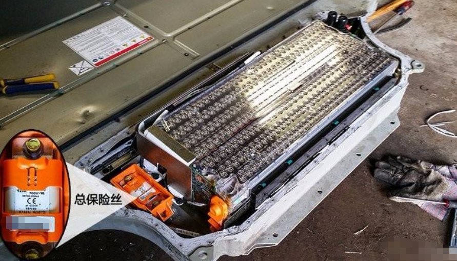 拆开特斯拉露出7000多节5号电池车主傻眼拿生命做实验